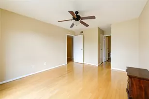 3055 Walnut Bend Ln, Houston, TX 77042 - Photo 15