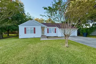 1412 Ithaca Ave, Nederland, TX 77627 - Photo 1