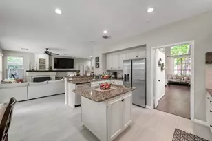 94 N Cochrans Green Cir, The Woodlands, TX 77381 - Photo 11