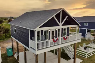 1044 Sunset Circle W, Crystal Beach, TX 77650 - Photo 5