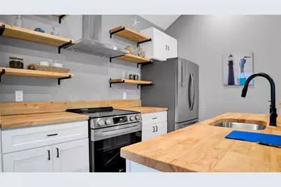 1044 Sunset Circle W, Crystal Beach, TX 77650 - Photo 23