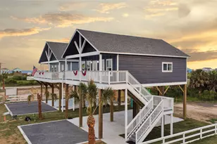 1044 Sunset Circle W, Crystal Beach, TX 77650 - Photo 3