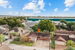 16 Harbor Ln, Kemah, TX 77565 - Photo 5