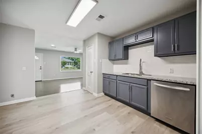 5206 Willow Glen Drive, Houston, TX 77033 - Photo 7