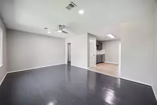 5206 Willow Glen Dr, Houston, TX 77033 - Photo 5
