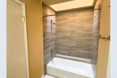 9800 Pagewood Lane #2705, Houston, TX 77042 - Photo 13