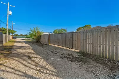 2106 22nd Avenue N, Texas City, TX 77590 - Photo 9
