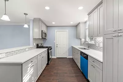 2106 22nd Avenue N, Texas City, TX 77590 - Photo 5