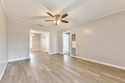 311 S Kansas Street, La Porte, TX 77571 - Photo 11