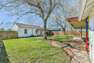 311 S Kansas St, La Porte, TX 77571 - Photo 3