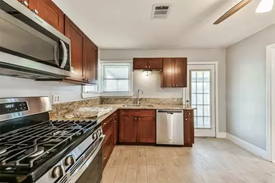 311 S Kansas Street, La Porte, TX 77571 - Photo 9