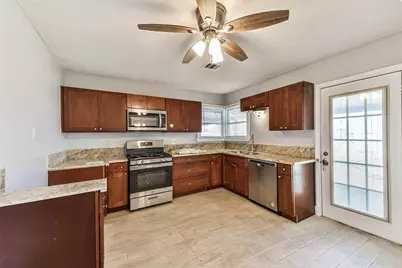 311 S Kansas Street, La Porte, TX 77571 - Photo 9