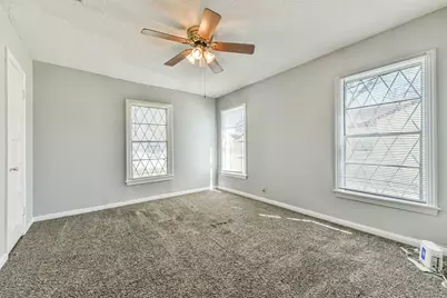 311 S Kansas Street, La Porte, TX 77571 - Photo 17