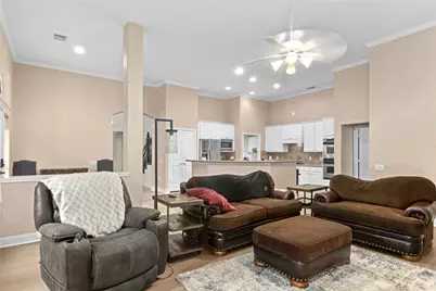 2 Surrey Run Place, The Woodlands, TX 77384 - Photo 9