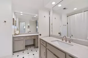 1811 Briarpark Dr, Houston, TX 77042 - Photo 19