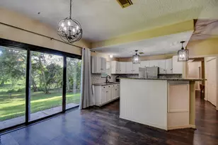 206 Sleepy Hollow Dr, Lake Jackson, TX 77566 - Photo 9