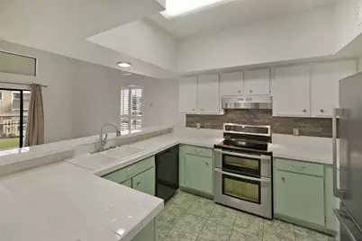 100 April Point Drive S, Conroe, TX 77356 - Photo 11