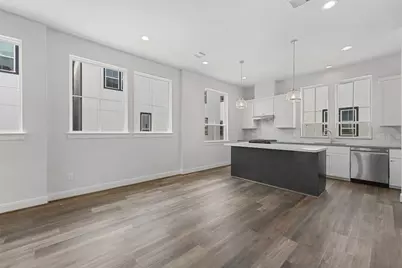 2708 Grand Fountains Drive #E, Houston, TX 77054 - Photo 9