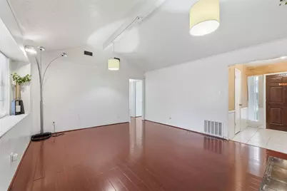 12126 Pine Knoll Drive, Houston, TX 77099 - Photo 7