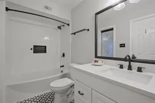 11550 Chimney Rock Rd, Houston, TX 77035 - Photo 15