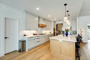 217 Arrowhead Dr, Lake Jackson, TX 77566 - Photo 9