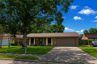 608 N Plantation Dr, Angleton, TX 77515 - Photo 13