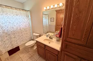 1113 Enchanted Oaks Dr, Angleton, TX 77515 - Photo 5