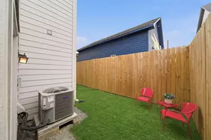 1910 Fletcher St, Houston, TX 77009 - Photo 33