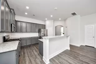 4423 Santorini Ln, Houston, TX 77045 - Photo 5