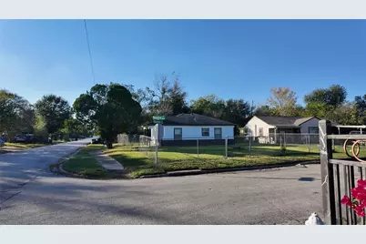 7358 Forrestal Street, Houston, TX 77033 - Photo 21