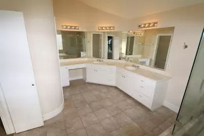 1046 W 25th Street, Houston, TX 77008 - Photo 17