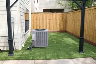 1046 W 25th St, Houston, TX 77008 - Photo 23