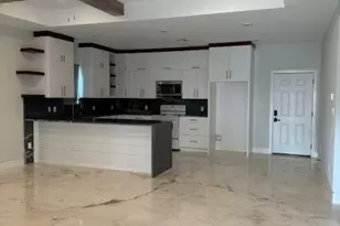 924 S 1st St, Conroe, TX 77301 - Photo 3