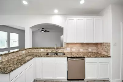 6527 Hunters Trace Lane, Baytown, TX 77521 - Photo 11