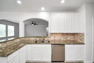 6527 Hunters Trace Ln, Baytown, TX 77521 - Photo 11