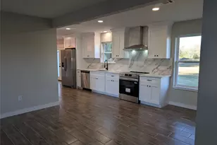 1145 Cuniff Rd, Sour Lake, TX 77659 - Photo 3