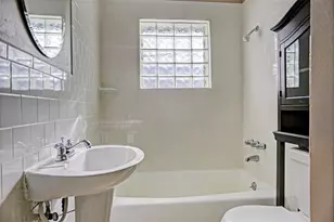 2424 Brun St, Houston, TX 77019 - Photo 9