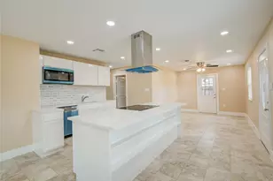 2306 19th Ave N, Texas City, TX 77590 - Photo 9