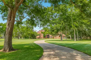 113 Rosewood St, Lake Jackson, TX 77566 - Photo 3