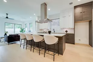 1634 Castle Ct, Houston, TX 77006 - Photo 7