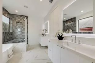 1634 Castle Ct, Houston, TX 77006 - Photo 23