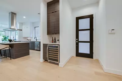 1634 Castle Court, Houston, TX 77006 - Photo 3
