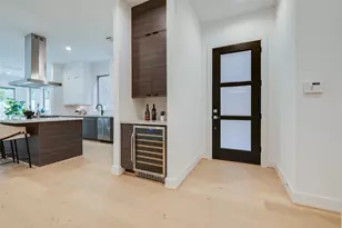 1634 Castle Ct, Houston, TX 77006 - Photo 3