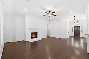 212 Fallow Buck Ct, Conroe, TX 77384 - Photo 9