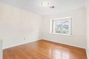 10503 Raritan Dr, Houston, TX 77043 - Photo 7