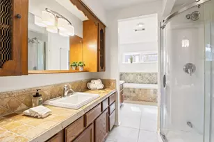 10503 Raritan Dr, Houston, TX 77043 - Photo 13