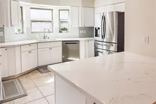 10503 Raritan Dr, Houston, TX 77043 - Photo 5