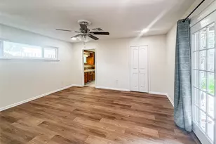 10503 Raritan Dr, Houston, TX 77043 - Photo 11