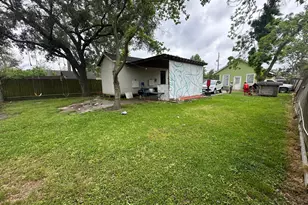 8718 Brannon St, Houston, TX 77093 - Photo 17
