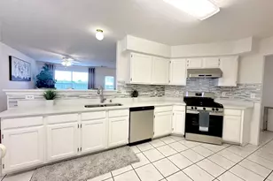 8223 Golf Green Cir, Houston, TX 77036 - Photo 17